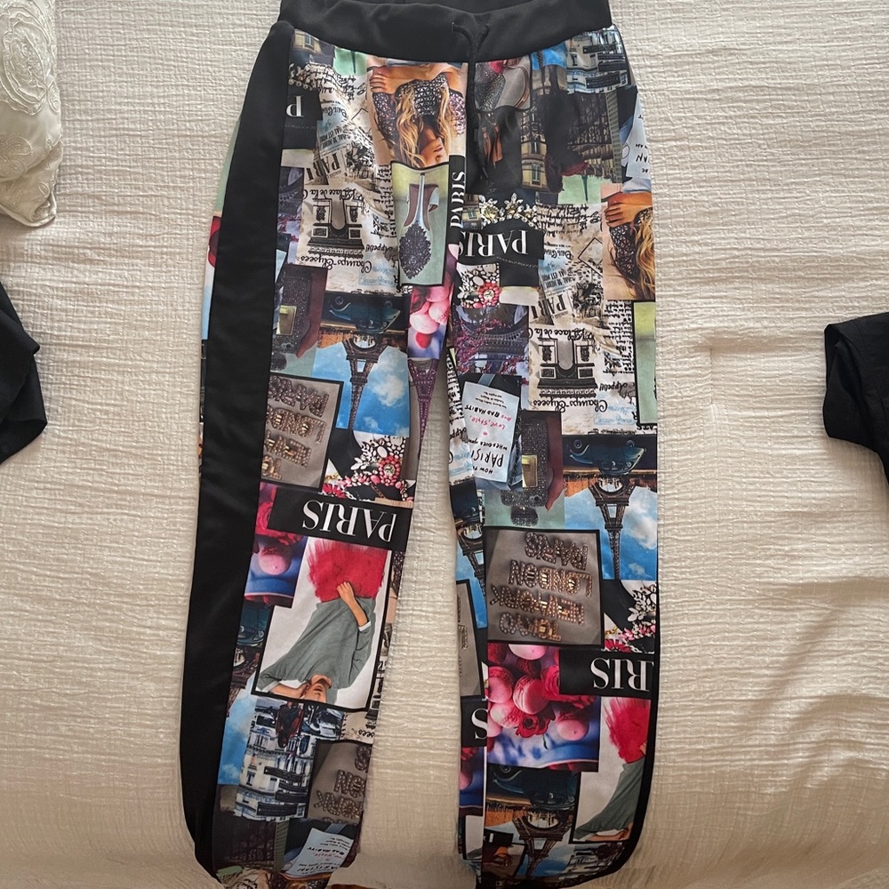 Paris comic photo joggers